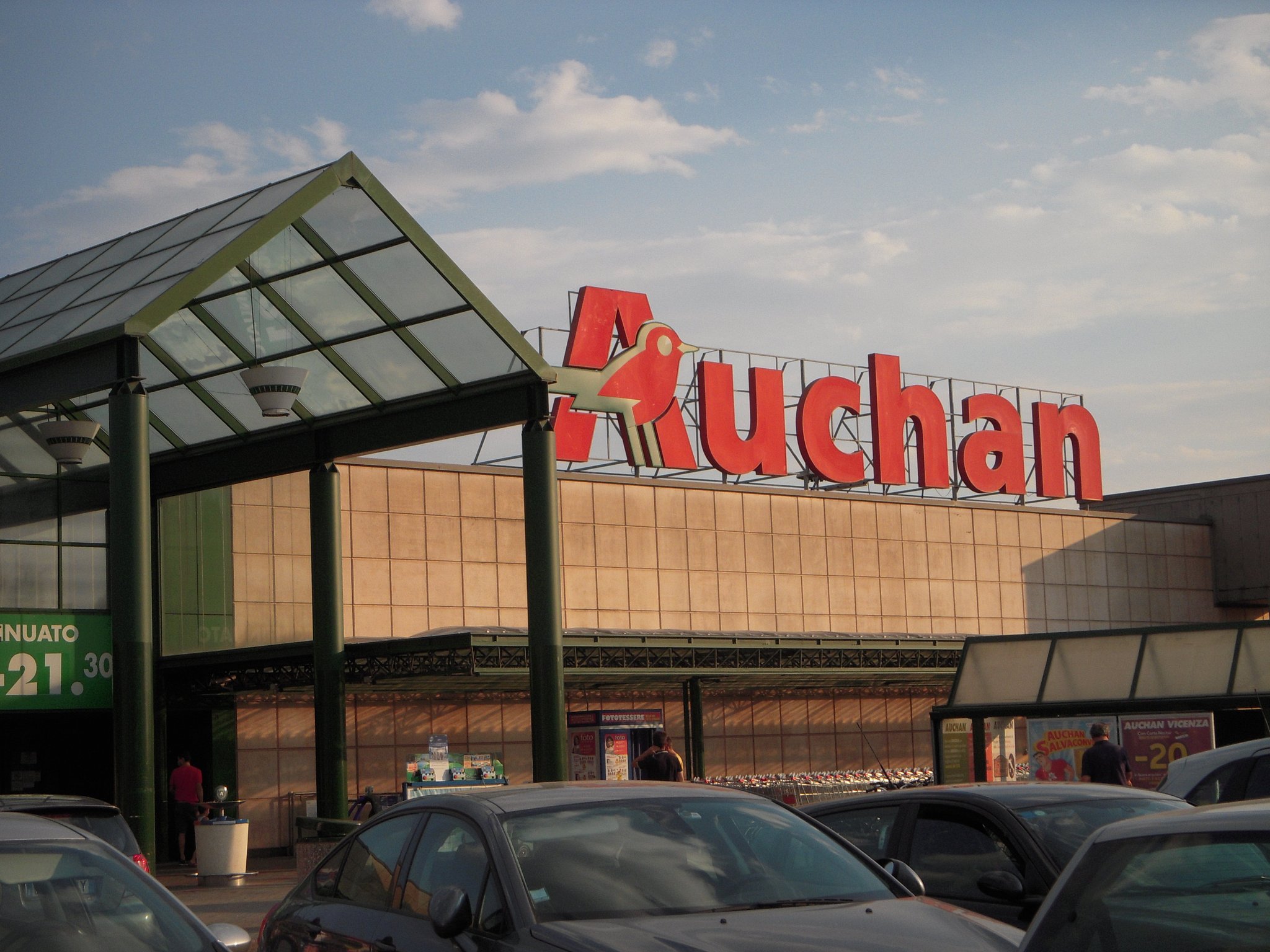 Auchan et Michelin se restructurent : quelles conséquences pour l’emploi en France ?